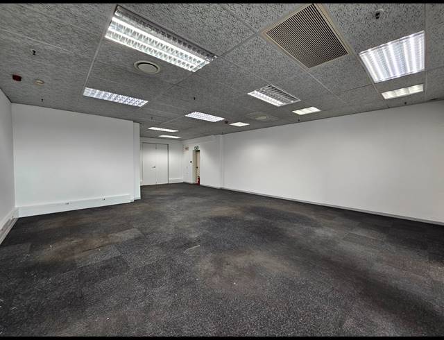 7,671M² WAREHOUSE TO LET IN LONGMEADOW